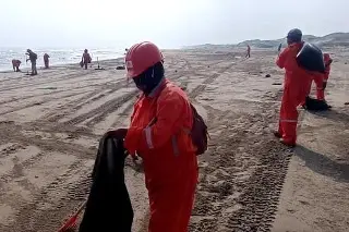 No se han detectado fugas; veracruzanos limpian playas: Pemex