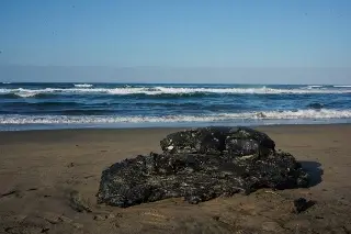 Dan hasta 12 mil pesos de apoyo a pescadores por tras derrame de hidrocarburo