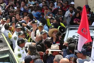 Integrantes de la CNTE se enfrentan con la Policía durante marcha en CDMX 