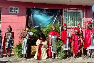 Pequeños reviven la pasión de Cristo en Viacrucis infantil en Veracruz