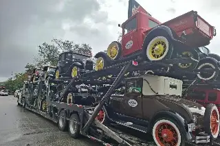 Hallan nodriza cargada con autos clásicos que fue robada en autopista Puebla-Orizaba