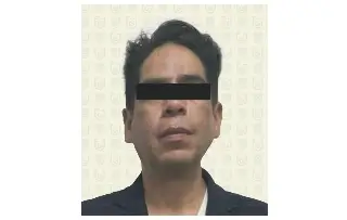 A prisión maestro que grabó debajo de la falda de una alumna de bachillerato