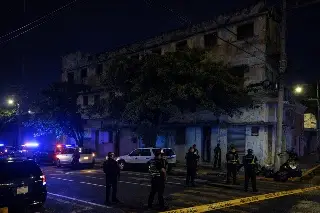 Desalojan inmuebles invadidos en el centro de Veracruz; cierran calles Juárez y Guerrero