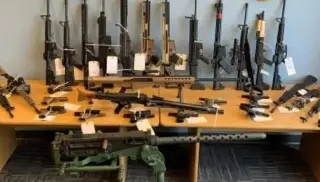 EU acusa a ciudadano búlgaro de abastecer armas y explosivos a cartel mexicano