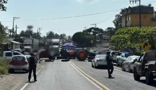Bloqueo de habitantes en la Poza Rica-Veracruz este lunes