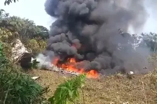 Se desploma avión de la Fuerza Aérea de Colombia con 125 personas a bordo