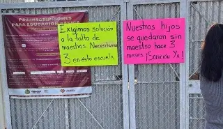 Padres de familia protestan en telesecundaria de Coatepec, Veracruz; esto exigen 