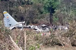 Reportan 34 muertos tras desplome de avión militar en Colombia