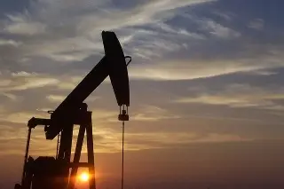 Petróleo brent vuelve a superar los 100 dólares tras negativa de Irán sobre negociaciones con EU