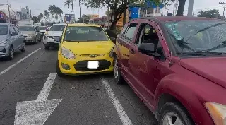 Caos vial por accidente en calles del centro de Veracruz 