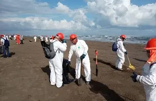 Derrame en el Golfo: Sheinbaum no descarta fuga aún activa