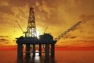 Petróleo Brent vuelve a superar los 104 dólares a la espera de avances en Oriente Medio