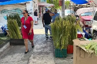 Una tradición desde que tenía 8 años; tejer palmas para el Domingo de Ramos