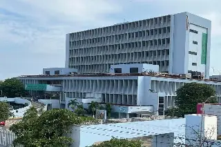 Estoy sangrando y me harán estudios hasta dentro de 3 meses: derechohabiente del IMSS en Veracruz