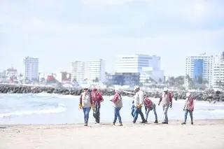 Limpian playa Mocambo de Boca del Río