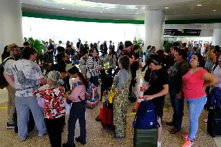 Trump ordena pagar a agentes de seguridad ante emergencia nacional en aeropuertos