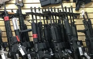EU acusa a dos ciudadanos de Arizona por vender armas a organizaciones terroristas, carteles mexicanos