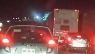 Hay cierre de circulación en autopista de Veracruz, ¿Por qué? 