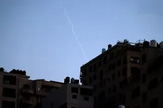 Israel y EU atacan complejos nucleares iraníes