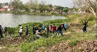 Alumnos de Bachilleres participan en limpieza de lagunas en Veracruz 