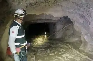 Rescatan a uno de los cuatro mineros atrapados en Sinaloa 