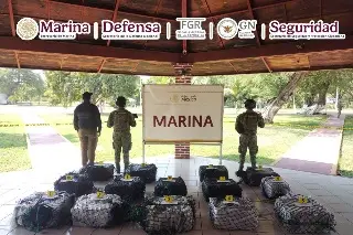 Aseguran embarcación con presunta cocaína en costas de Michoacán 