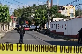 Atacan a balazos a empleados municipales en Córdoba; uno muere