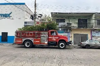 Humo alerta a vecinos de la zona Centro de Veracruz