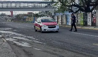 Alertan riesgos de accidentes por personas que no utilizan el puente peatonal frente al IMSS de Cuauhtémoc 