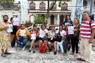 Clientes protestan en el Monte de Piedad; exigen les regresen sus prendas que ya saldaron