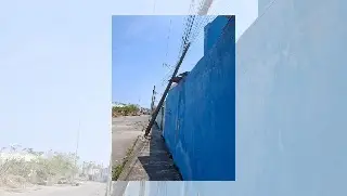 Reportan poste a punto de caer en la zona norte de la ciudad de Veracruz