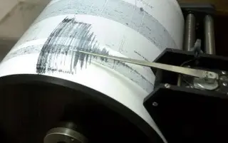 Terremoto de magnitud 7.4 sacude Indonesia 