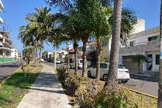 Multan a conductores por estacionarse en lugares prohibidos de Boca del Río, checa cuáles