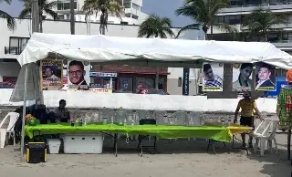 Integrantes del colectivo Solecito recaudan fondos en playas de Veracruz 