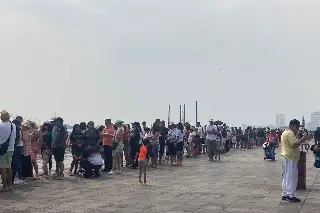 Locales aprovechan último día para visitar buque Juan Sebastián de Elcano en Veracruz