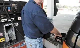 Sigue al alza el precio de la gasolina en EU ¿Cuánto cuesta el galón?