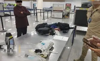 Detienen en AICM a hombre que transportaba cocaína en su equipaje; venía de Colombia