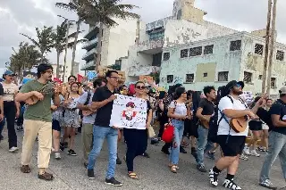 Realizan marcha por el derrame de petróleo en Veracruz