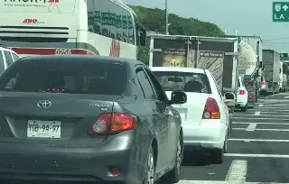 Transportistas levantan plumas en la caseta de La Venta, México-Toluca