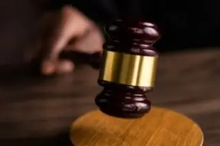 Bloquear cuentas bancarias sin orden judicial es una violación constitucional: Abogado