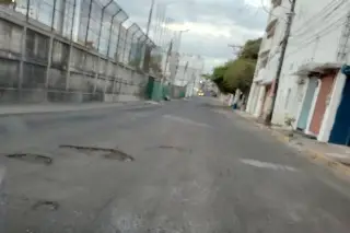 Se quejan por mal estado de esta importante avenida de Boca del Río 