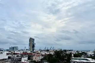 Hay cielo nublado en Veracruz, ¿podría llover?