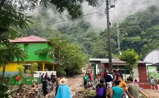 Pobladores de comunidad en Zontecomatlán tienen 6 meses desplazados por lluvias