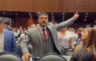 'MC viene a mentir al Congreso de la Unión': Zenyazen Escobar tras llevar manchas de petróleo