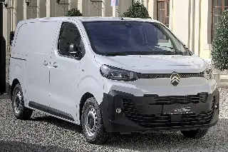 Rescatan a niño que estuvo más de un año encerrado en una camioneta, en Francia