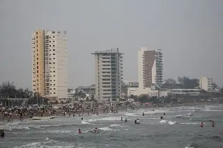 Chapopote alejó el turismo de Veracruz