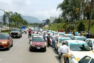 Taxistas protestan en Córdoba, Veracruz; esto exigen 
