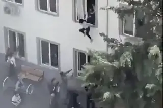 Estudiantes saltaban desde ventana para escapar del tirador, en Turquía (+Video)