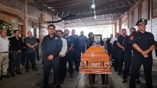 Dan último adiós a Manuel Jiménez, comandante de Bomberos en Orizaba, Veracruz 