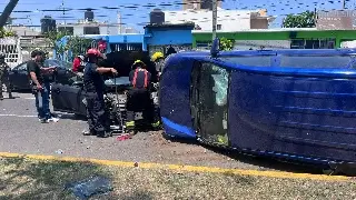 Aparatoso accidente y volcadura deja 3 lesionados en Veracruz 
